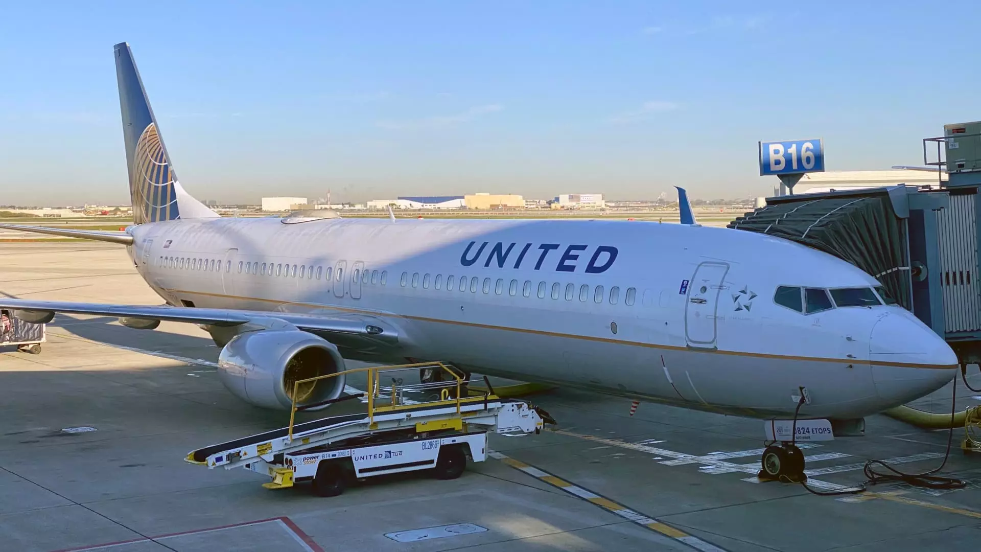 Improving Travel Experience: United Airlines Utilizes Live Radar Maps to Explain Flight Delays