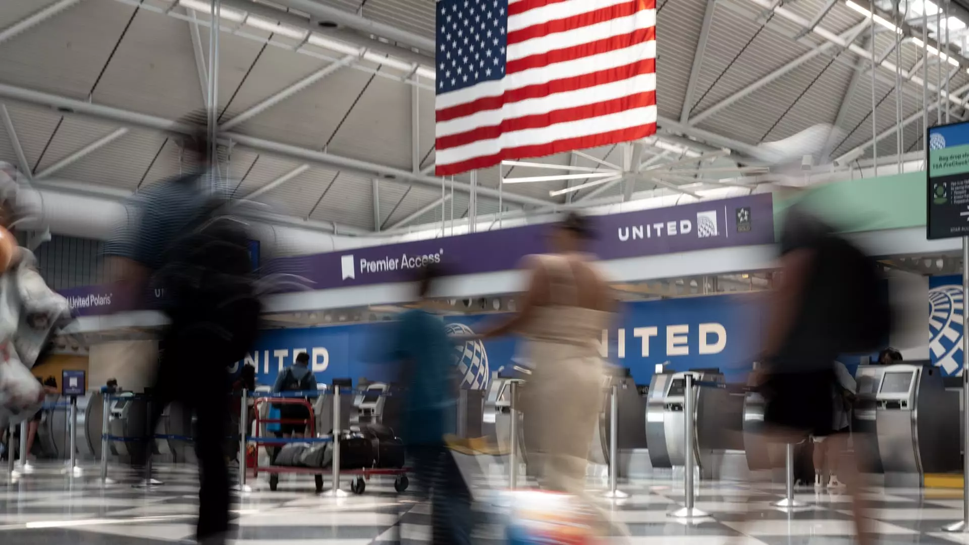 Challenges Facing U.S. Airline Industry in Record Summer Travel Season