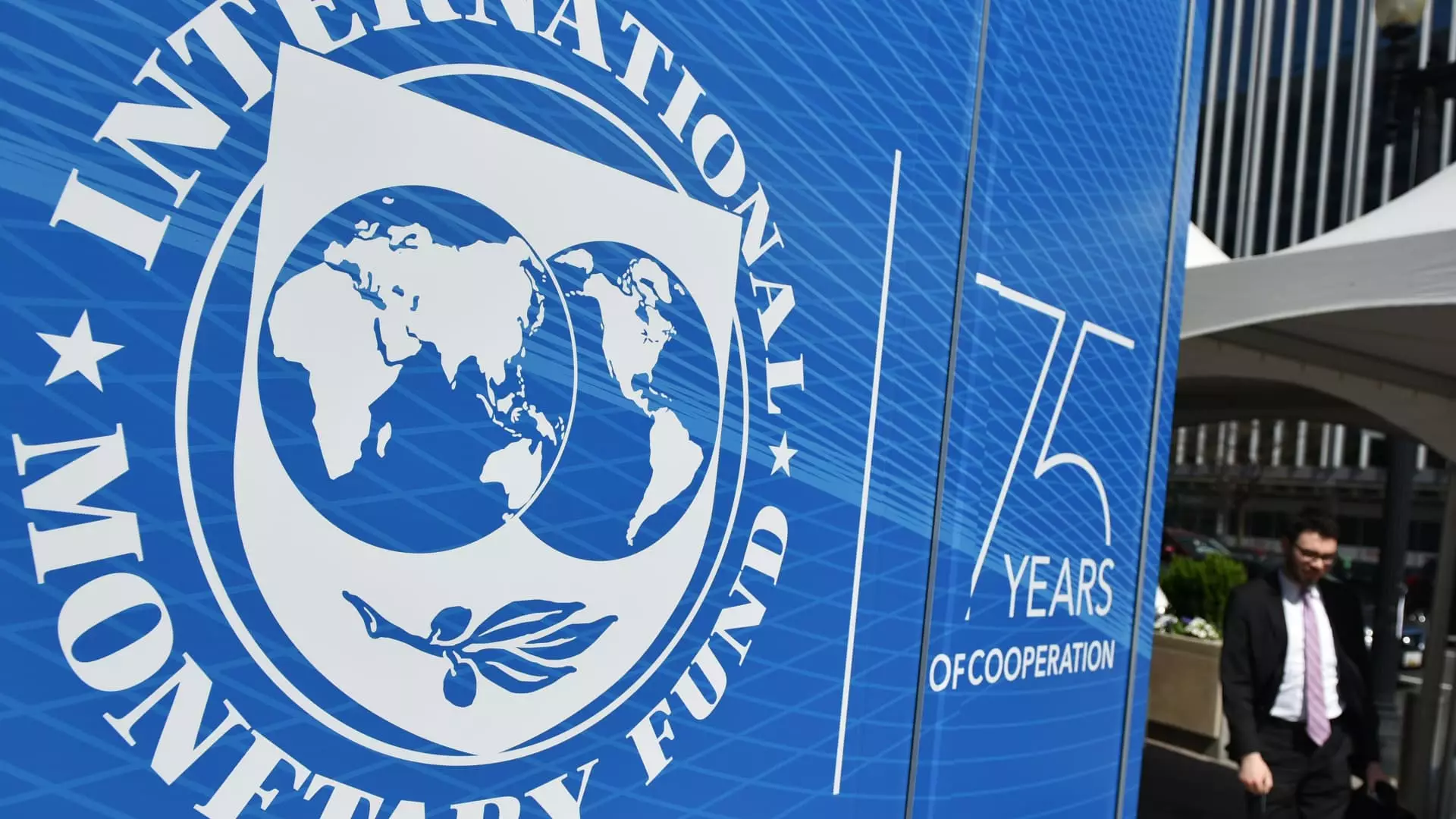 IMF Warns of Increased Inflation Risks