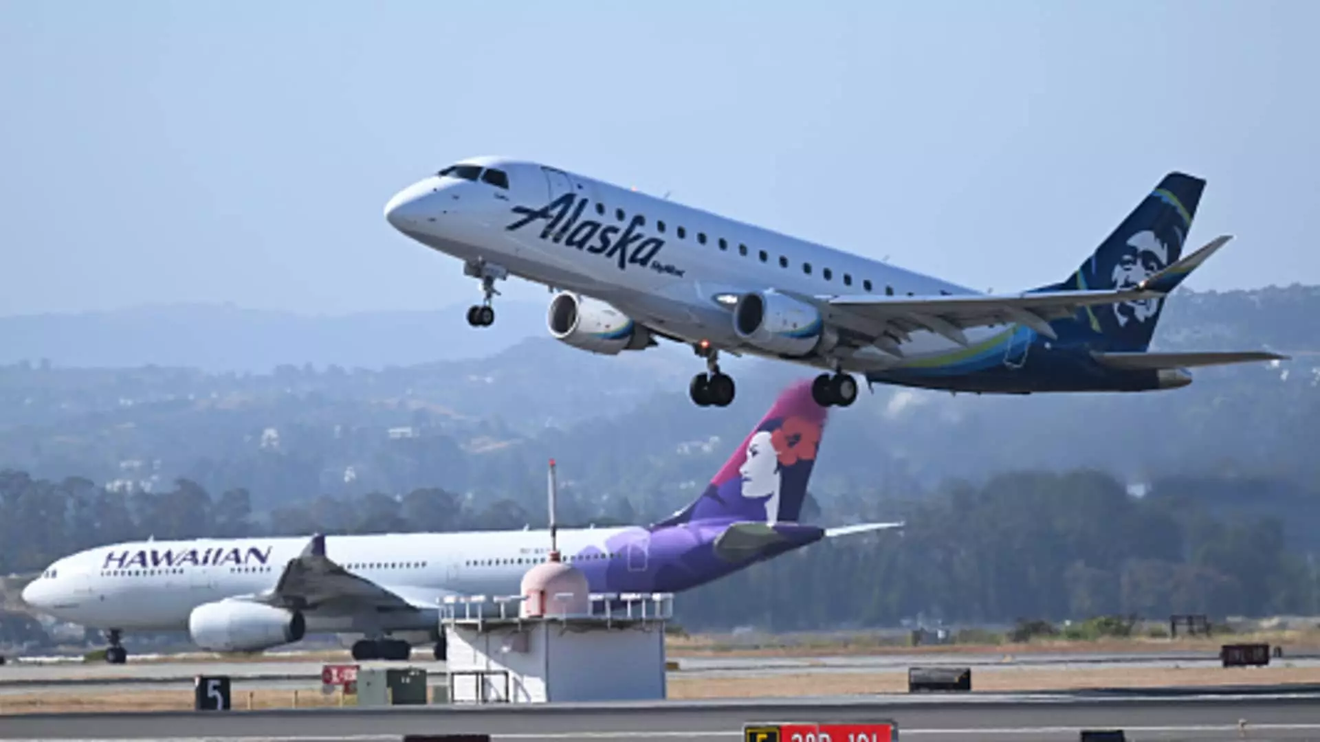 Alaska Airlines Plans to Acquire Hawaiian Airlines Following DOJ Approval