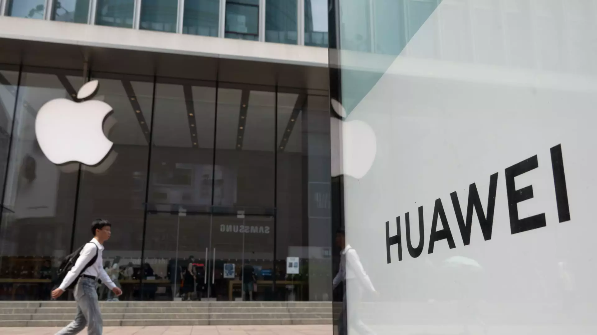 Huawei’s Bold Move to Challenge Apple in the Smartphone Market