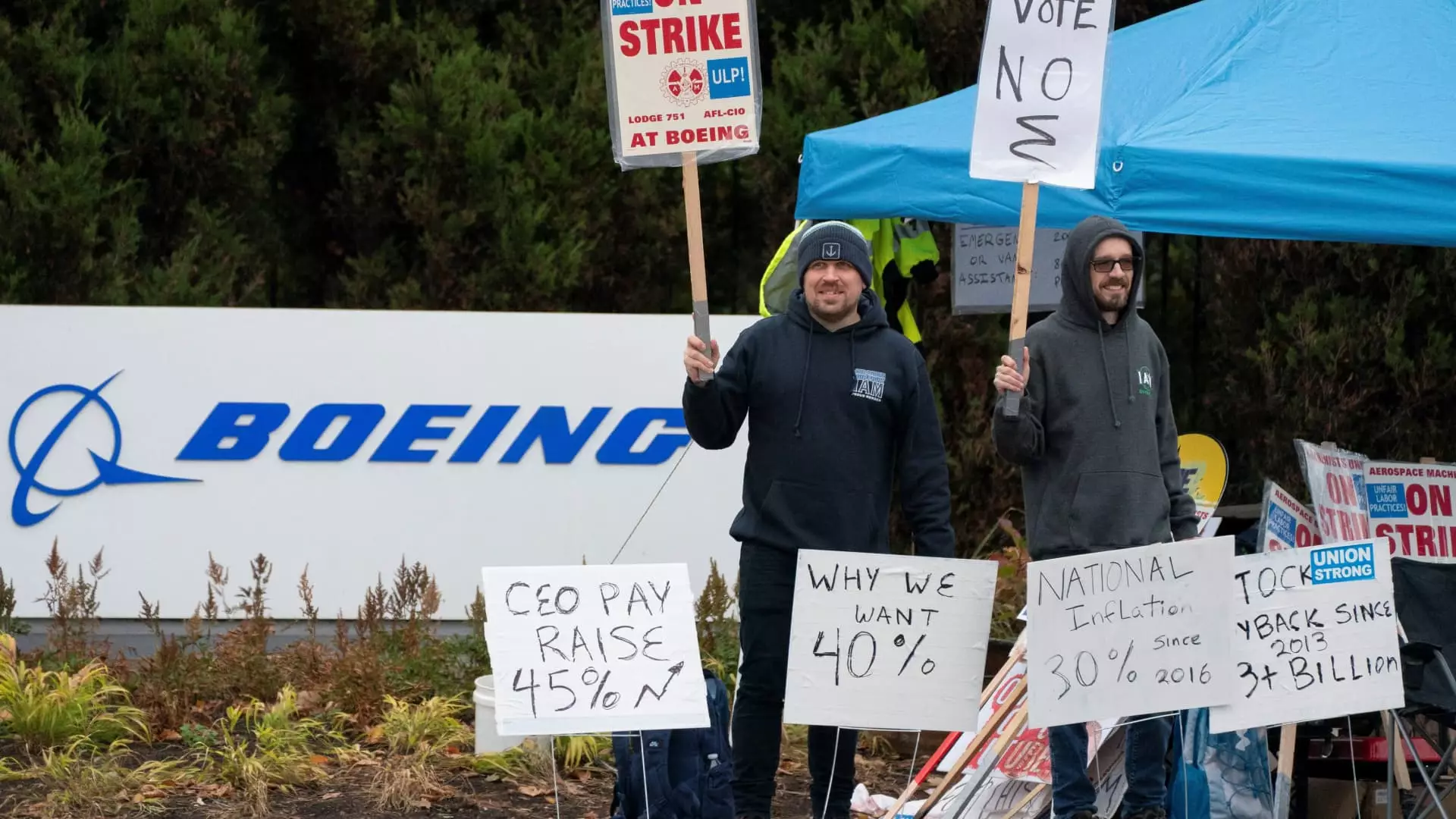 Boeing’s Machinists’ Union Negotiates a Critical Pact Amid Ongoing Strikes