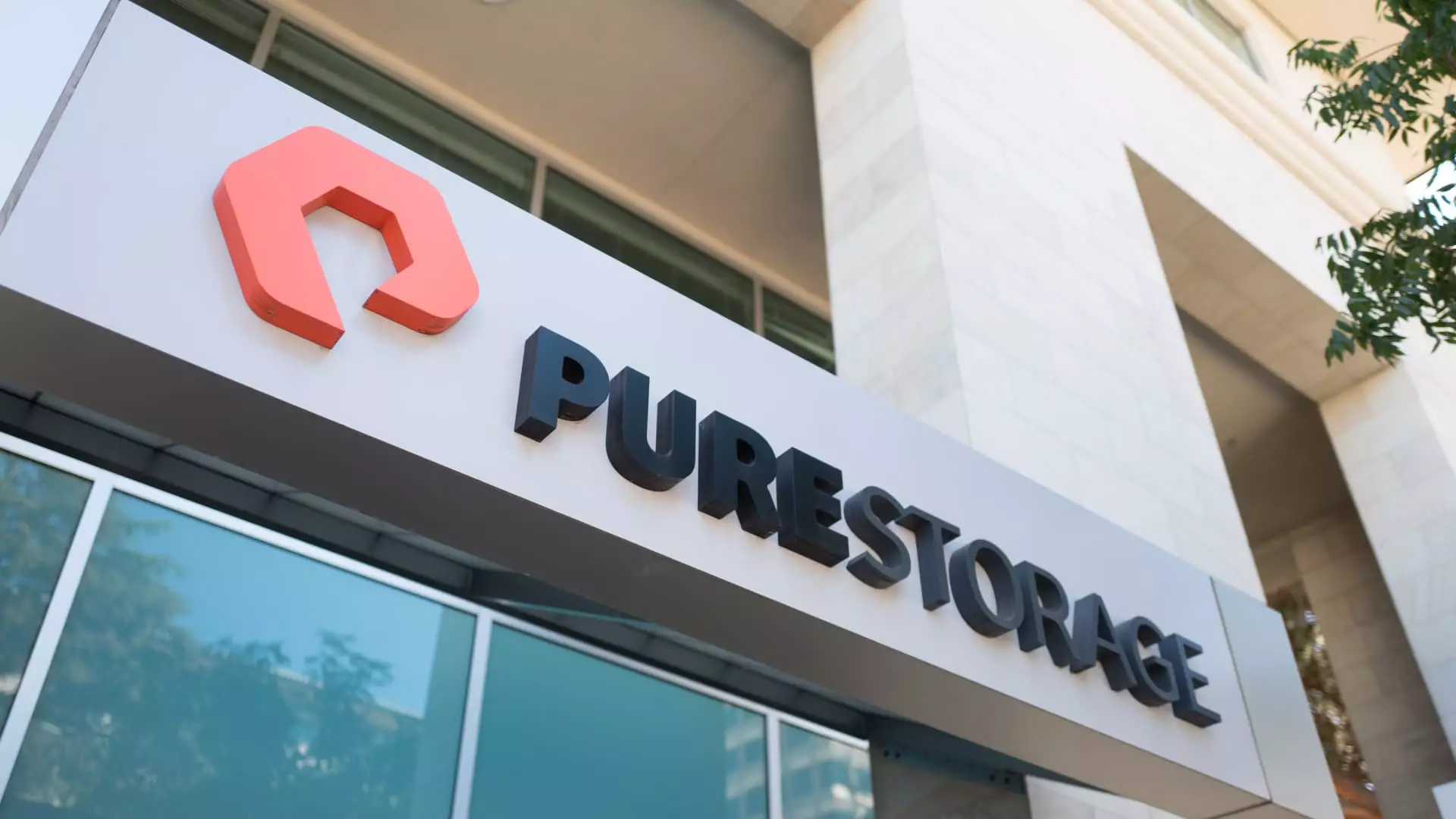 Pure Storage’s Breakthrough Deal: A Look at the Rising Tides of AI and Data Management