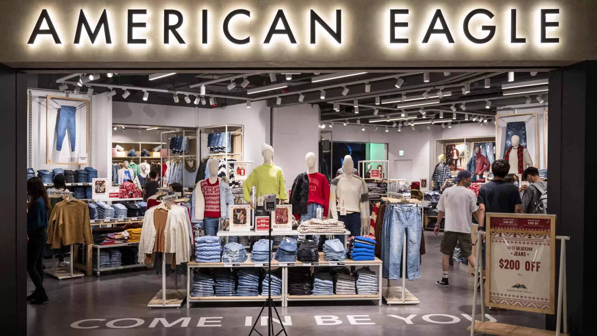 5 Eye-Opening Reasons American Eagle is Staring Down a Consumer Crisis