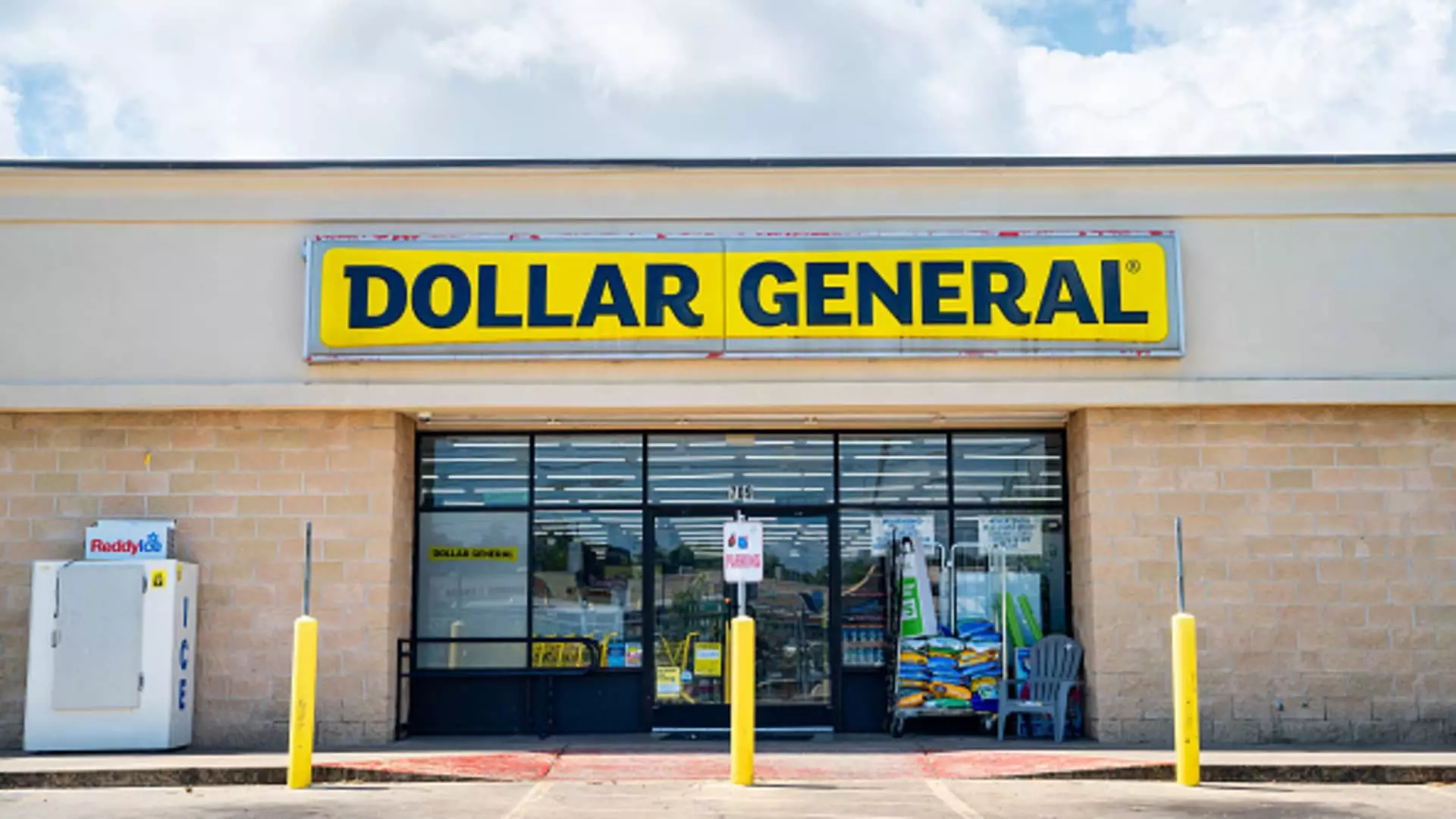 5 Disturbing Insights About Dollar General’s Economic Struggles