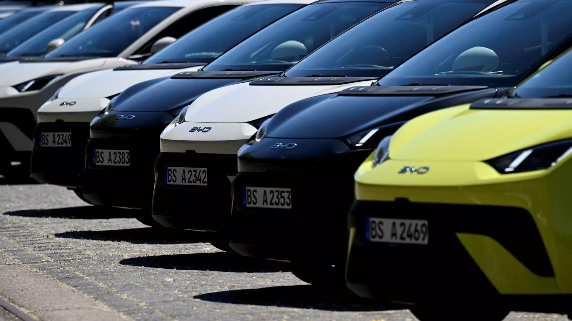 7 Gripping Factors Behind China’s Electric Vehicle Price War
