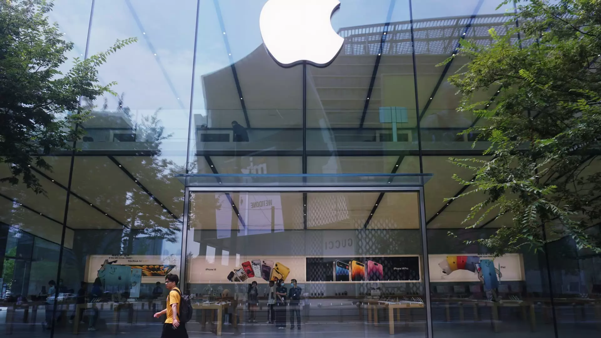 The Illusive Promise of a Foldable Future: Is Apple’s Hidden Power Play Holding Back Innovation?